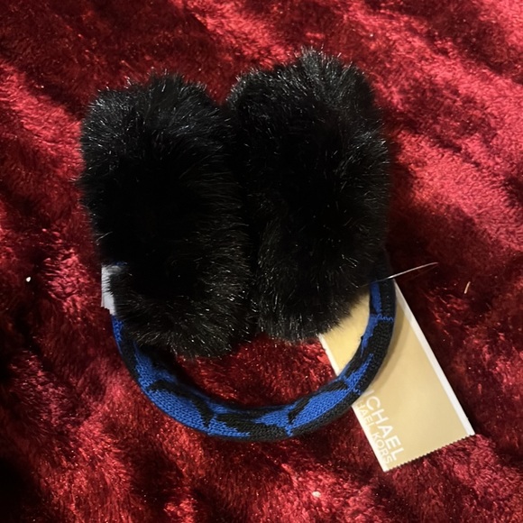 Earmuffs - Picture 3 of 3